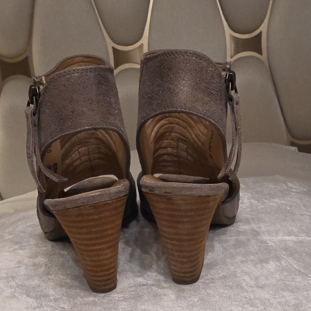 Paul Green Shimmering Gray Silver Heeled Sandals - Picture 5 of 16